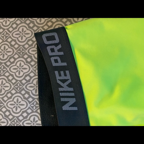Nike Pro Dri-Fit Capri Leggings - Picture 2 of 6